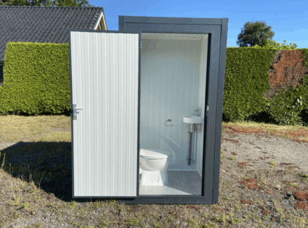 Staand toilet met wastafel
