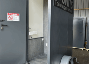 Toiletwagen deur