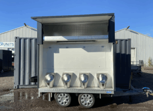 Toiletwagen met 4 urinoirs