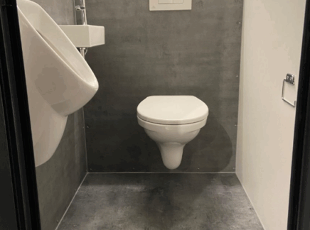 Toiletwagen met toilet en urinoir